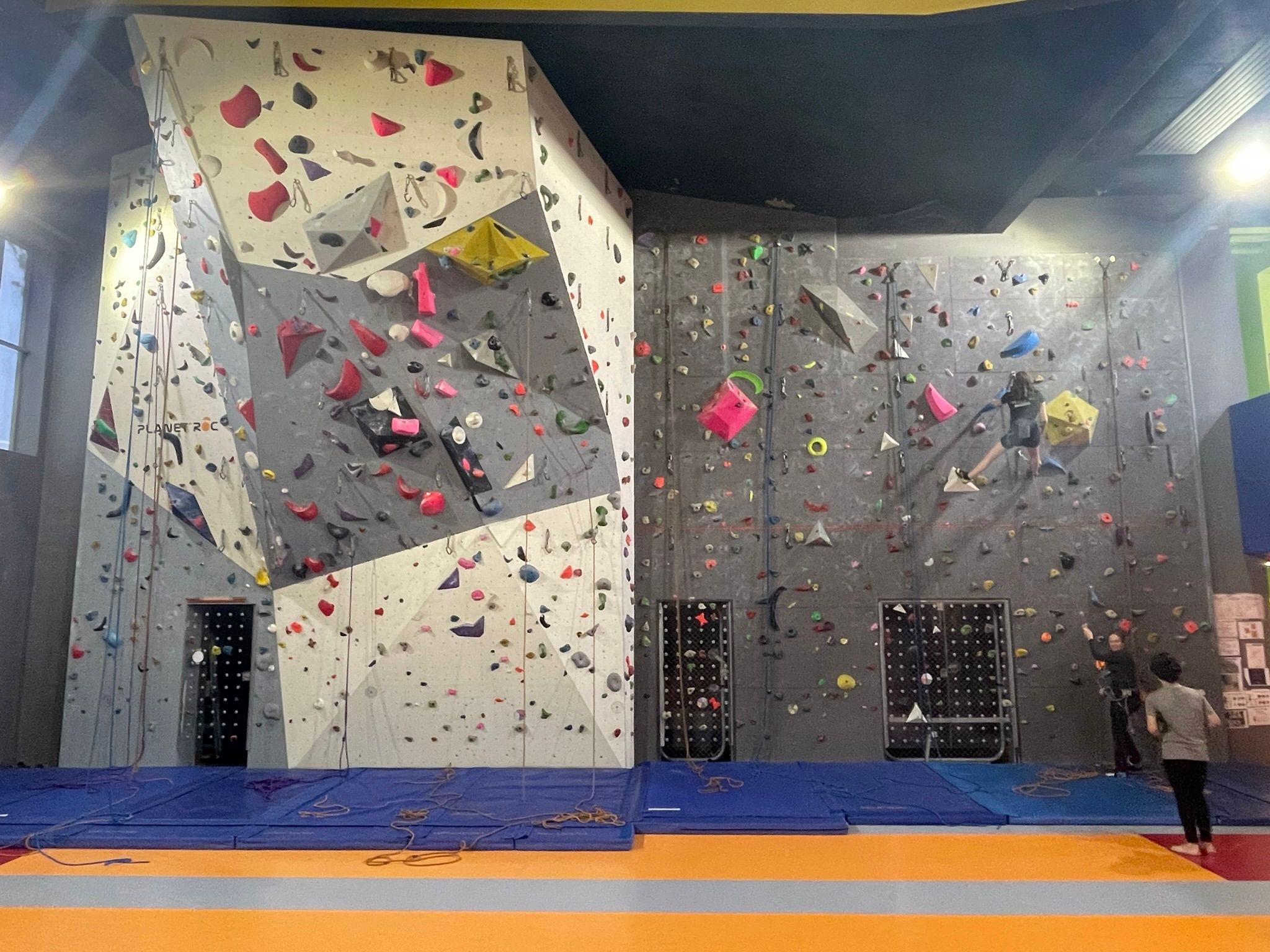 Mur d'escalade du gymnase Saint-Exupéry (Saint-Cloud)